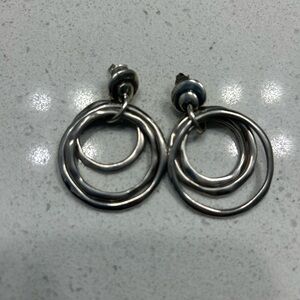 Uno de 50 Elegant Silver Hoop Earrings
